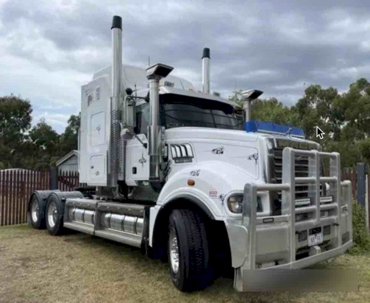 2010 Mack Superliner