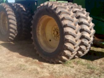 John Deere 8760 Tractor