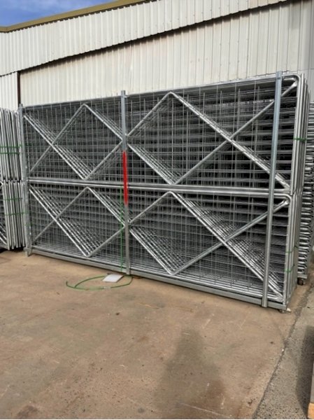 Under Auction - (A184) 20 x 14ft AFG N-Stay Gates 
