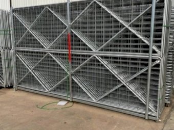 Under Auction - (A184) 20 x 14ft AFG N-Stay Gates 