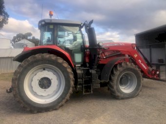 2017 Massey Ferguson 7720 Tractor with Loader