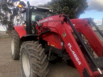 2017 Massey Ferguson 7720 Tractor with Loader