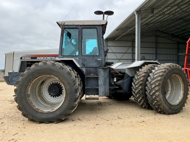 Under Auction - (A187) 1999 AGCO 8360 Tractor 
