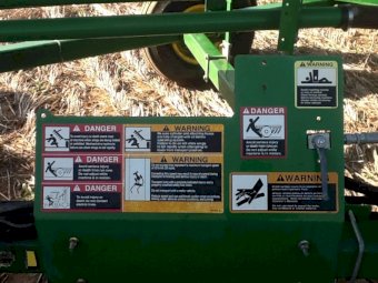 2009 John Deere 1830 61ft Bar with 1910 15,000L Air Cart