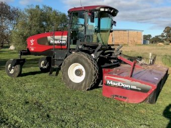 2008 MacDon M 200 Dual Direction, Mower conditioner.