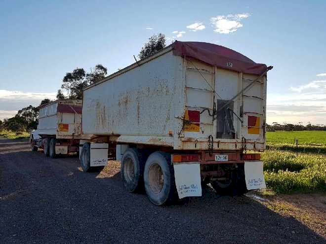 2002 SA Trans Tech Super Dog Tipper Trailer