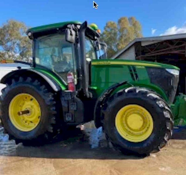 2015 John Deere 7210R Tractor
