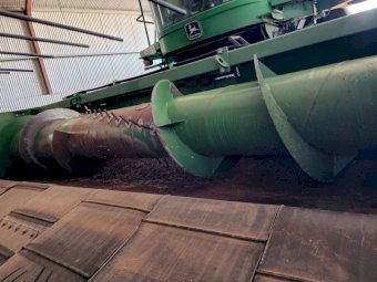 Under Auction - (A192) 1998 Phillips 14FT Canola Pick Up Front 