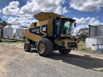 2005 CAT Lexion 580R Header