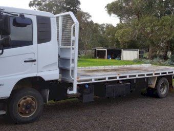 2014 UD MK11250 Tray Truck