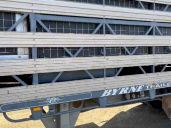 2005 Byrne 4x2 B Double Stock Crates
