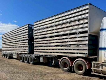 2005 Byrne 4x2 B Double Stock Crates