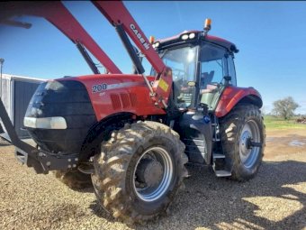 2015 Case IH Magnum 200 CVT Tractor with Vision 85 Loader