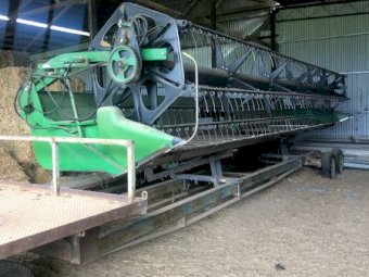 John Deere 925D Draper Front