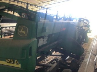 John Deere 925D Draper Front