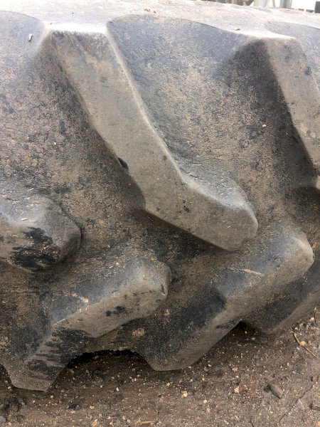 John Deere 520/85R42 Tyres and Rims Duals
