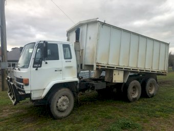1990 Isuzu FVR 1400 Truck With Grain Bin