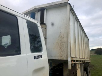 1990 Isuzu FVR 1400 Truck With Grain Bin