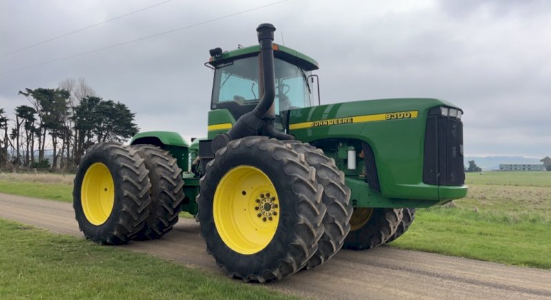 Under Auction - (A200) 1996 John Deere 9300 Tractor 
