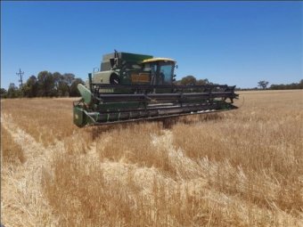 John Deere 8820 Header with 30ft Tin Front