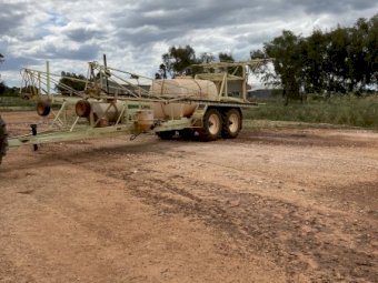 2004 Beverley Hydra Boom Spray Rig