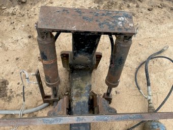 Cushion Hitch to Suit Cat Challenger 85E