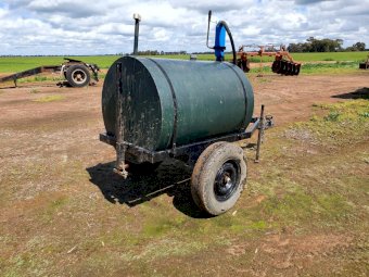 Mobile fuel tank