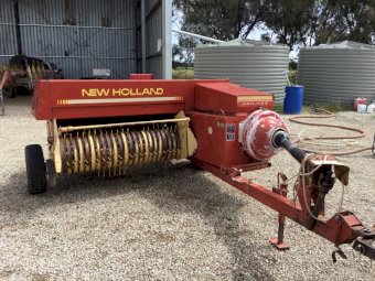 New Holland 417 Hayliner Small Square Baler