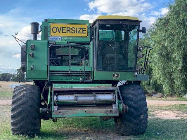 John Deere 8820 Turbo Header with 930F Front on Trailer