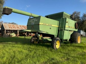 John Deere 8820 Turbo Header with 930F Front on Trailer