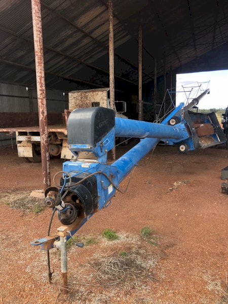 1070 Brandt Swingaway Auger