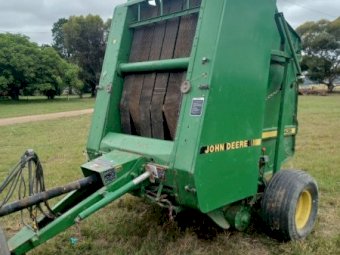 John Deere 435 Round Baler