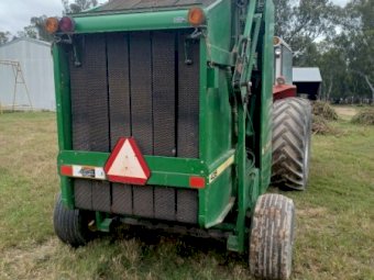 John Deere 435 Round Baler