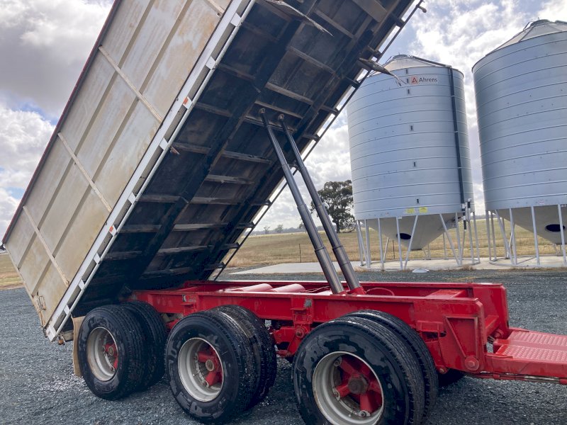 20' Tri Axle Tipping Trailer
