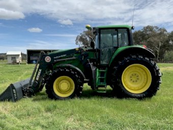 2017 John Deere 6195M Tractor with Loader