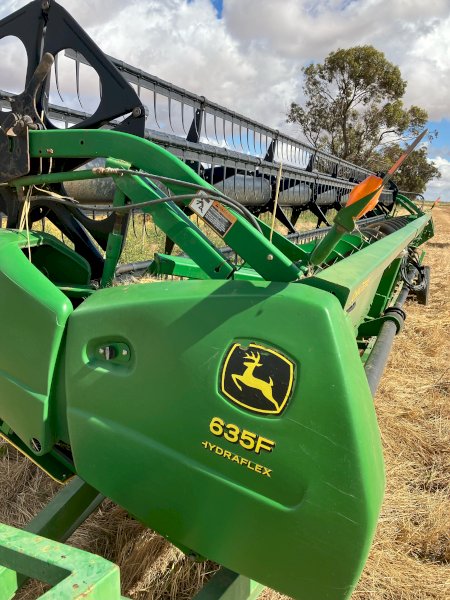 John Deere 635F Hydraflex Front