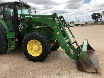 2015 John Deere 6150 M  with FEL