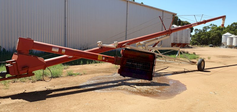 Farm King 10-70 Swing Away Auger