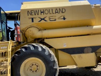 1997 New Holland TX 64 Header with 25ft Honeybee Front
