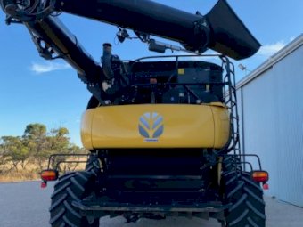 2015 New Holland Header with NH 45ft Front