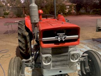 Under Auction - (A242) Massey Ferguson 135 Tractor 