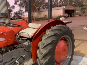Under Auction - (A242) Massey Ferguson 135 Tractor 