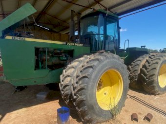 John Deere 8560 4WD Tractor