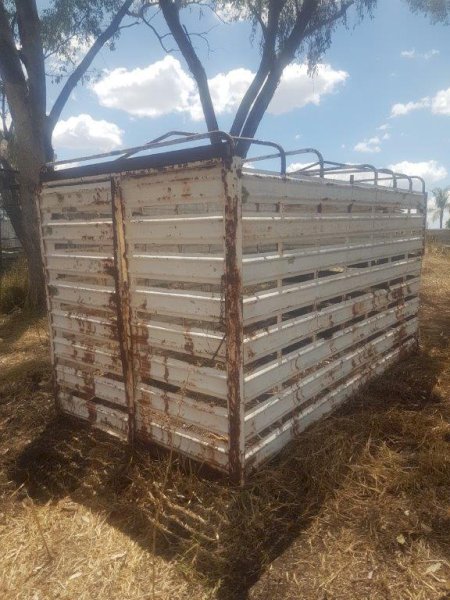 Cattle crate