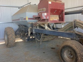 12.5 mt Conservapak bar with tow behind 1720 Flexicoil Air Cart
