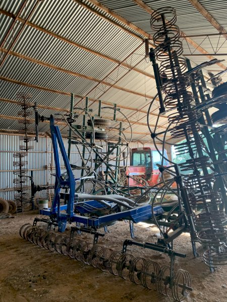 John Shearer 5160 Airseeder with 2005 Gason 1850RT Bin