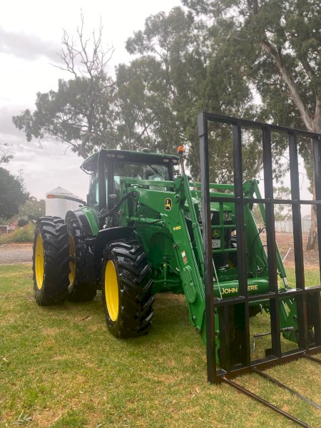 2015 John Deere 7230R with H480 Front End Loader
