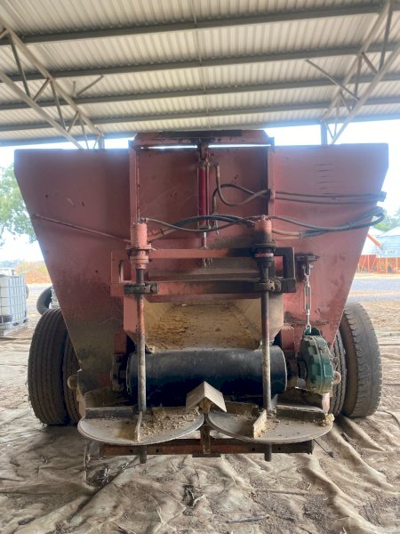 Seymour 8 tonne Gypsum Spreader