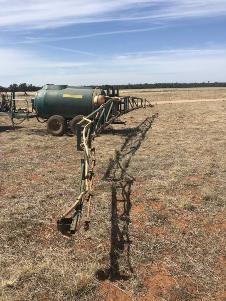 Hardi 2500 lt Trailing Sprayer