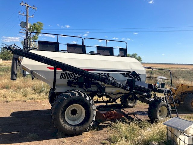 2016 Bourgault 3320 Planter & 6550 Cart